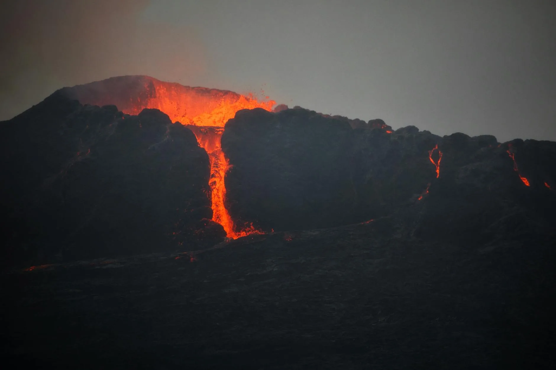 L'ombre du Nyiragongo : frontière et volcan